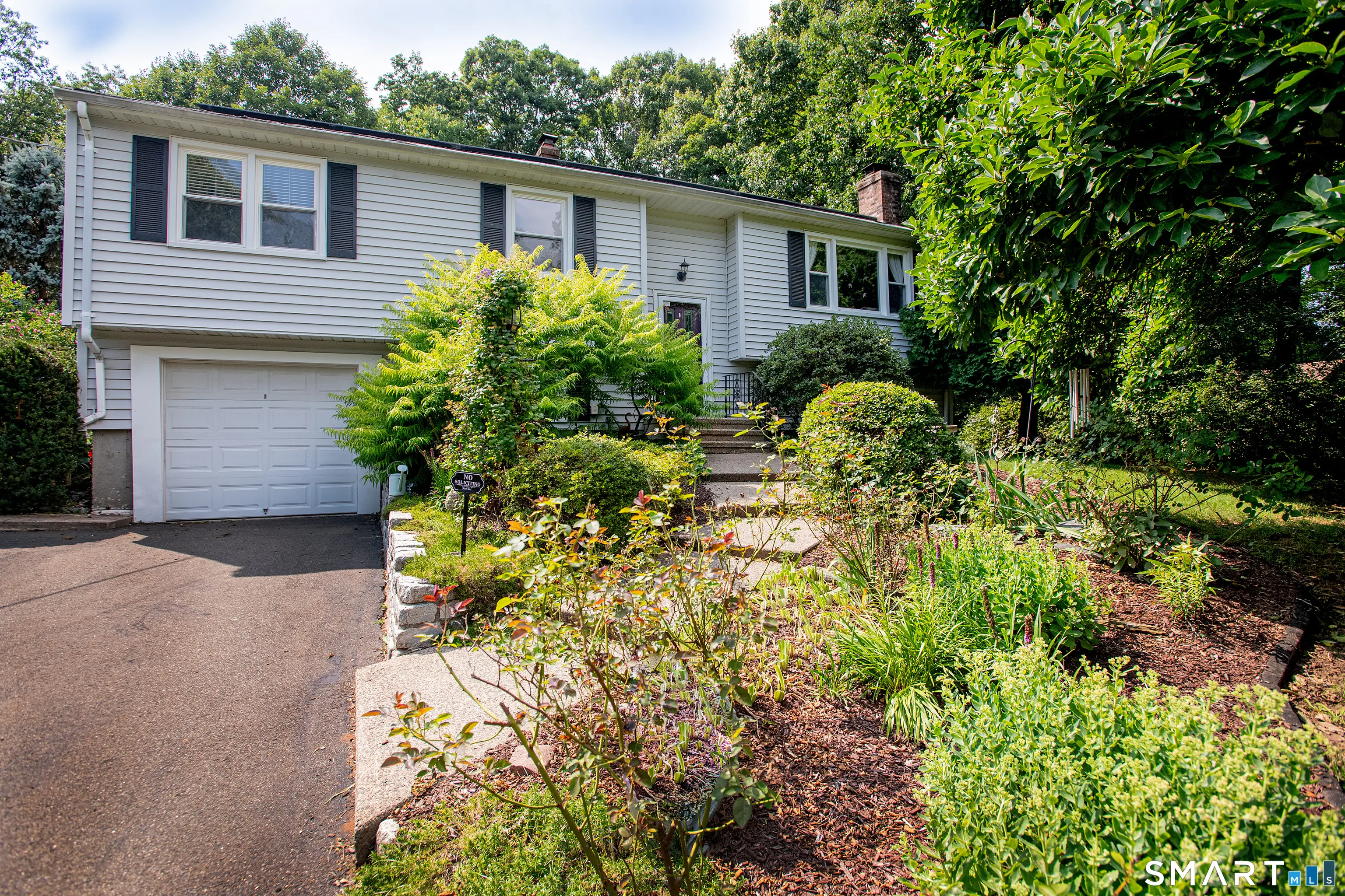 25 Booth Terrace, Hamden