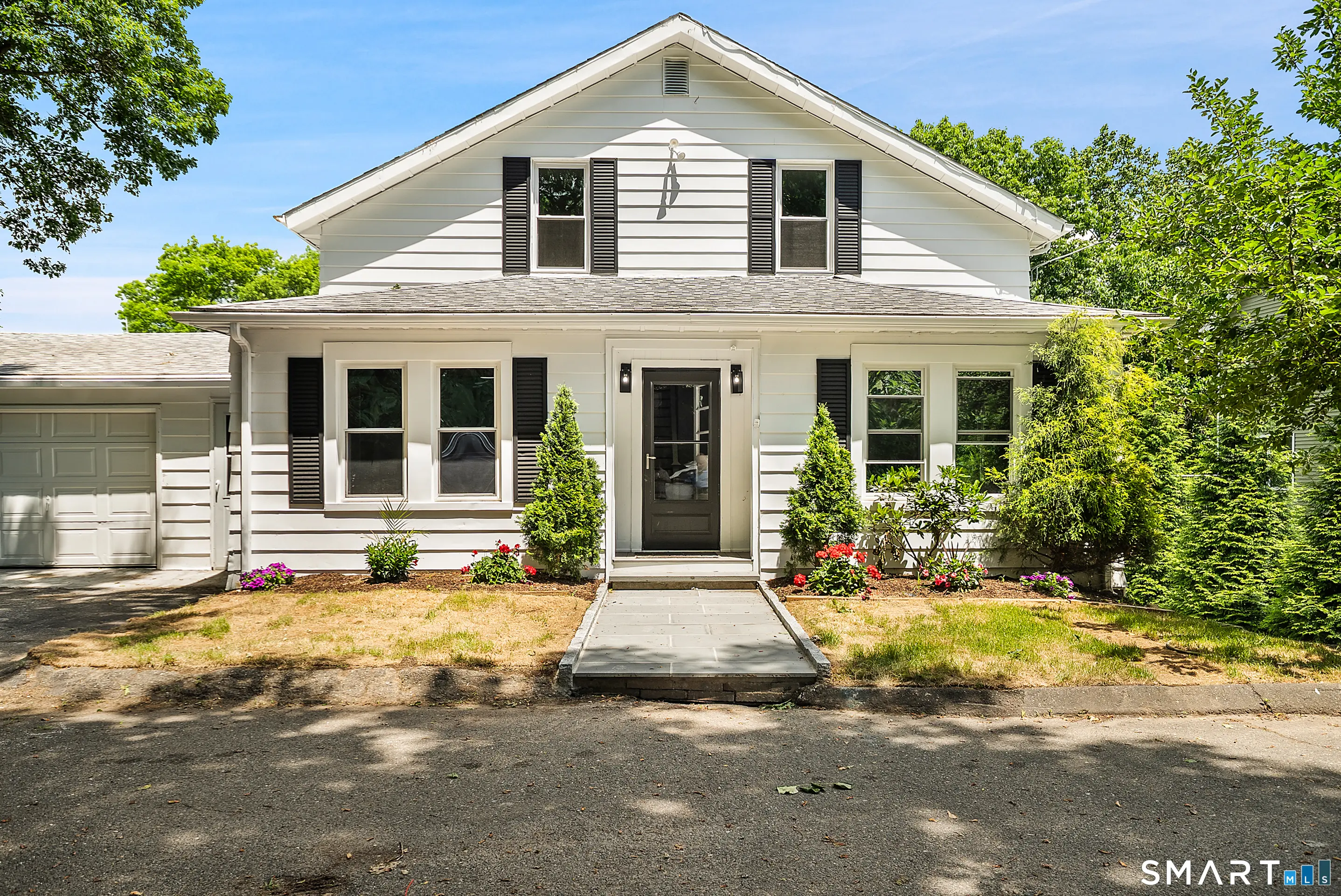 275 Riverview Avenue, Shelton