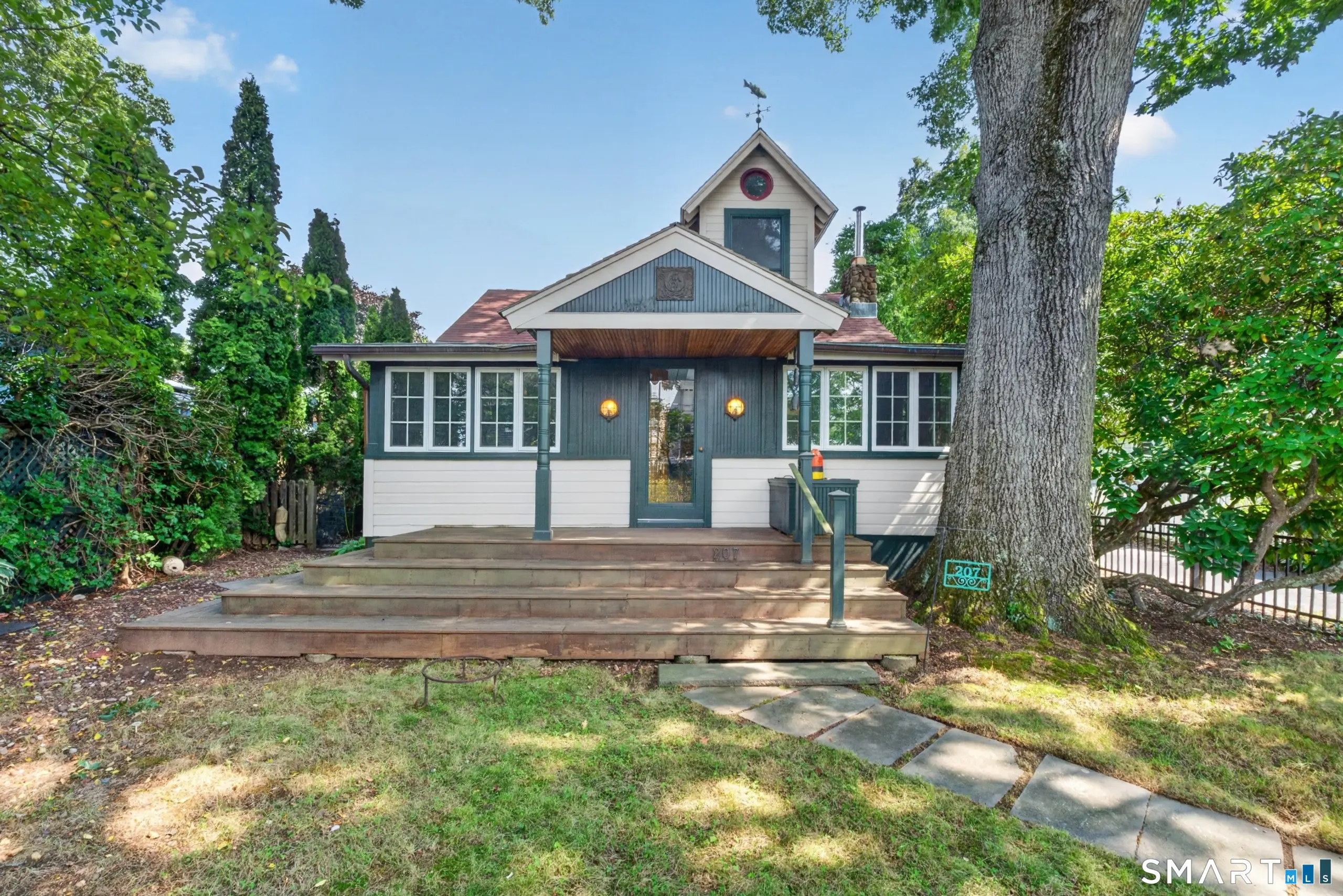 207 Pawson Road, Branford