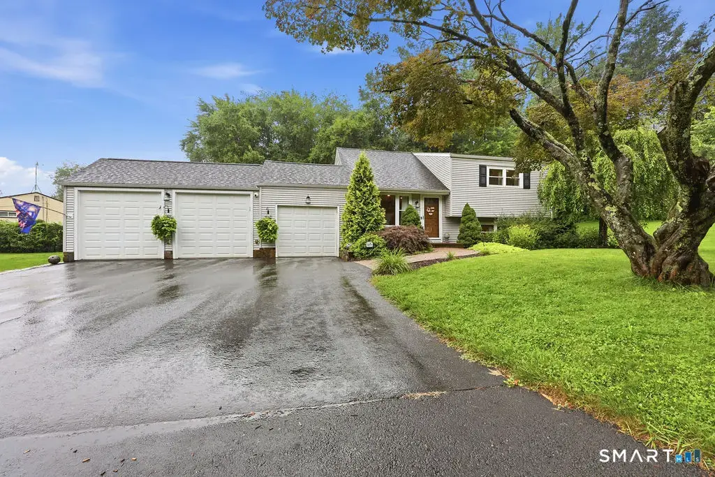 45 Annette Place, Middletown