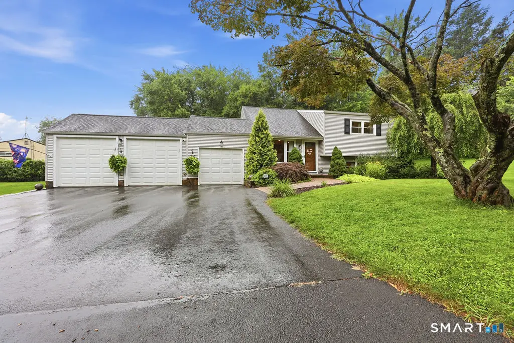 45 Annette Place, Middletown