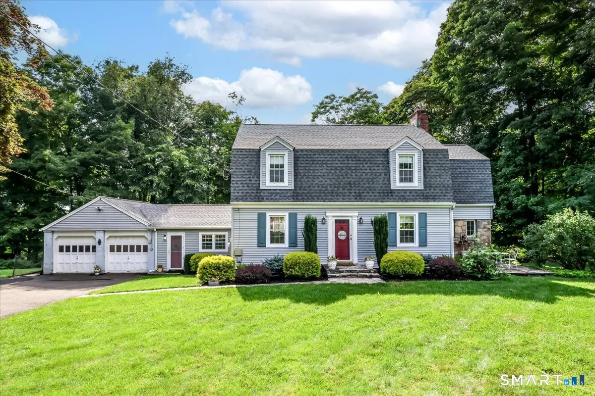 10 North Beech Tree Road, Brookfield