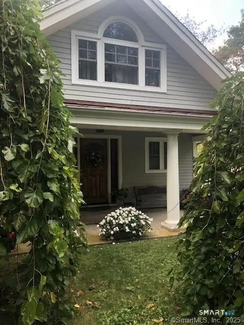 53 Linden Avenue, Branford