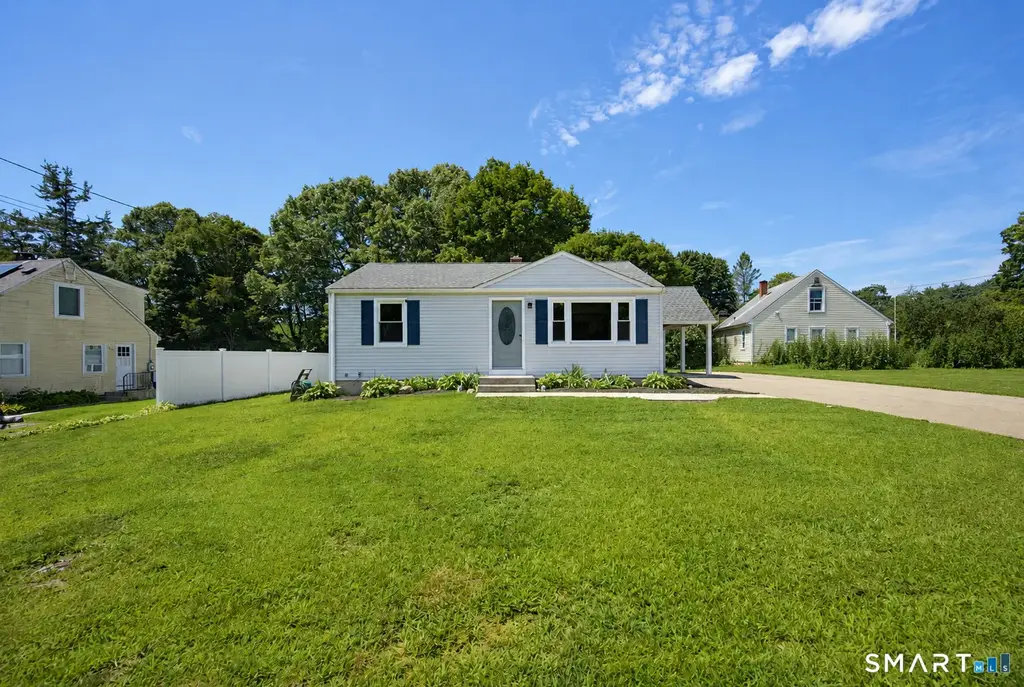 8 Cedar Drive, North Stonington