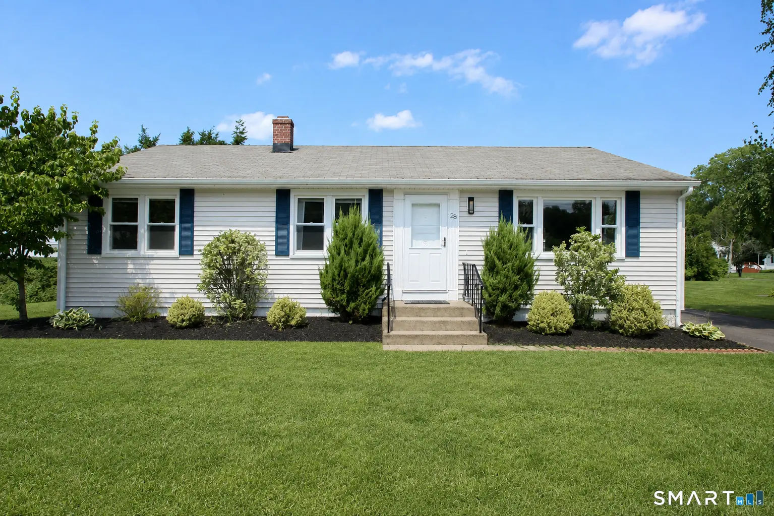 28 East Clover Circle, Hamden