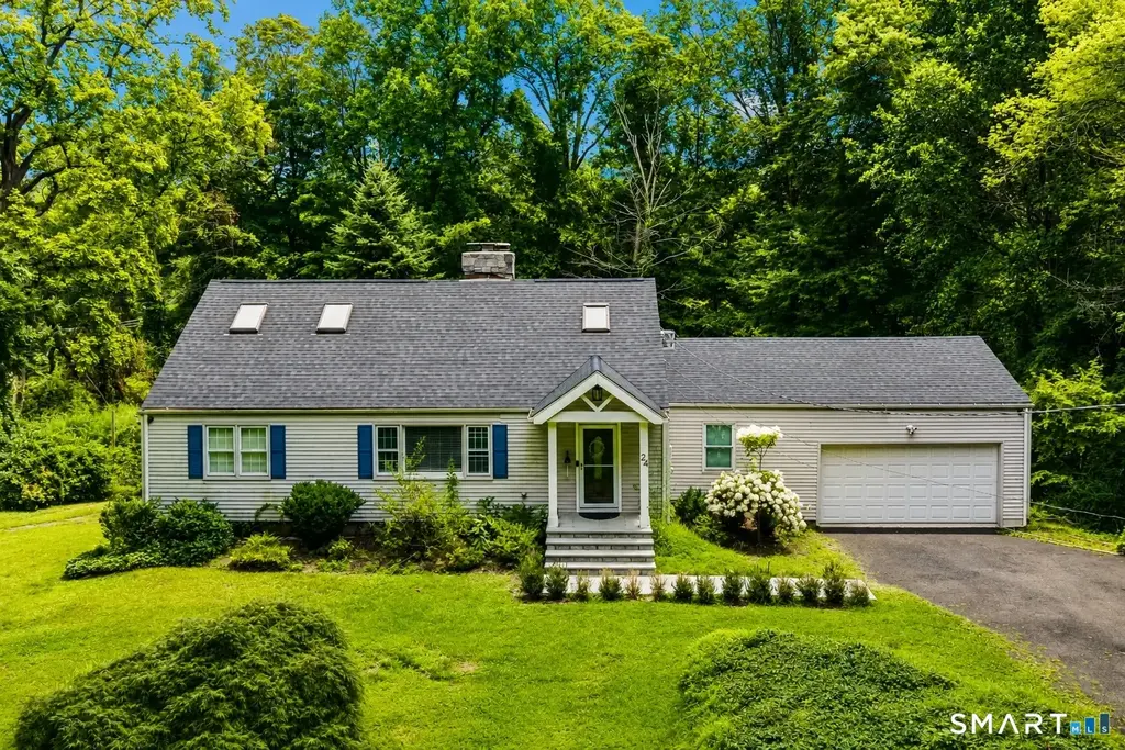 24 White Birch Road, Ridgefield