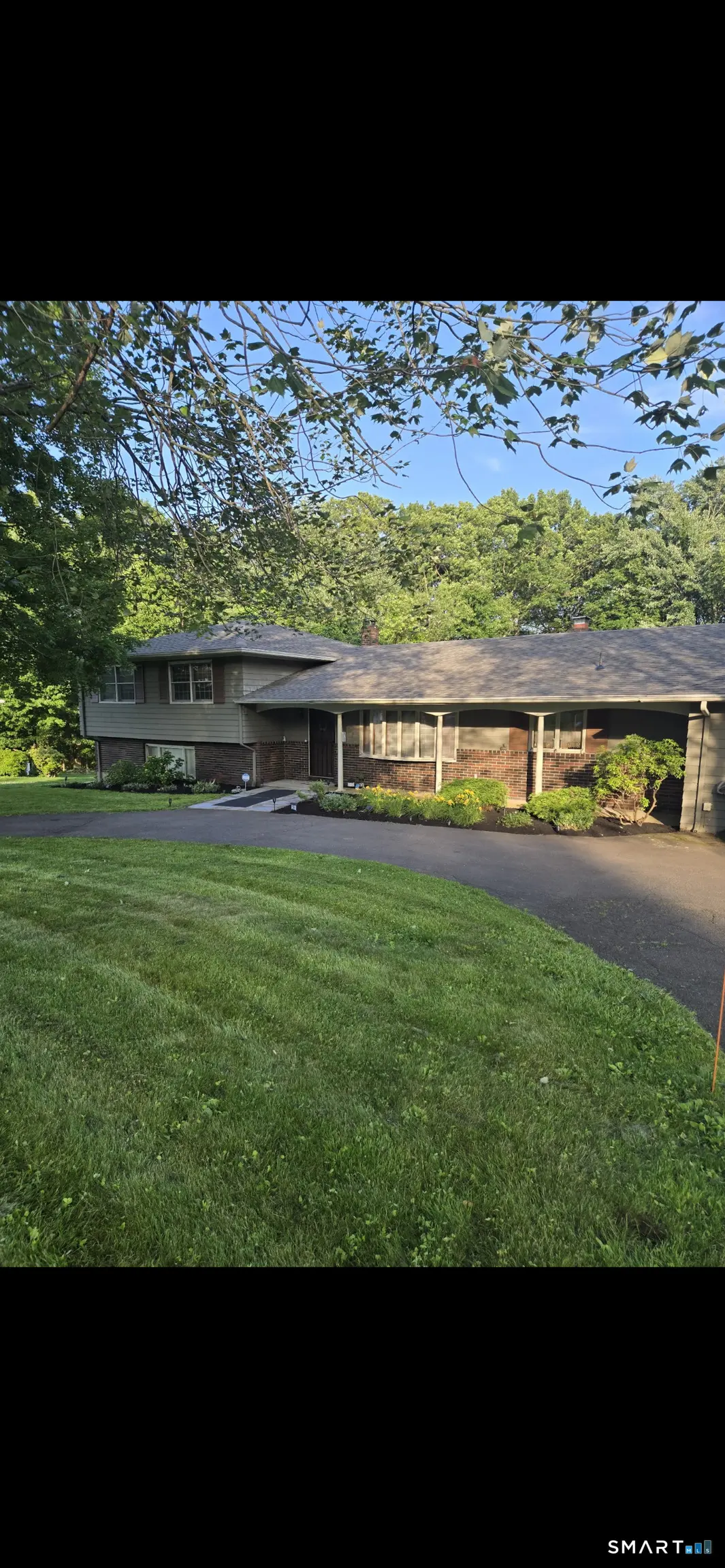 54 Country Hills Road, Hamden