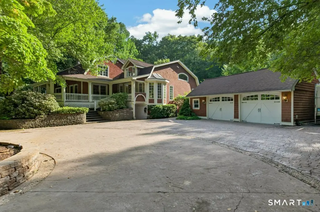 390 Three Mile Road, Glastonbury
