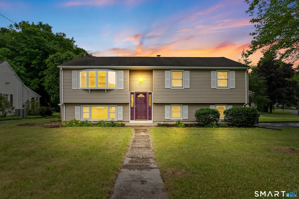 40 Woodside Lane, Plainville