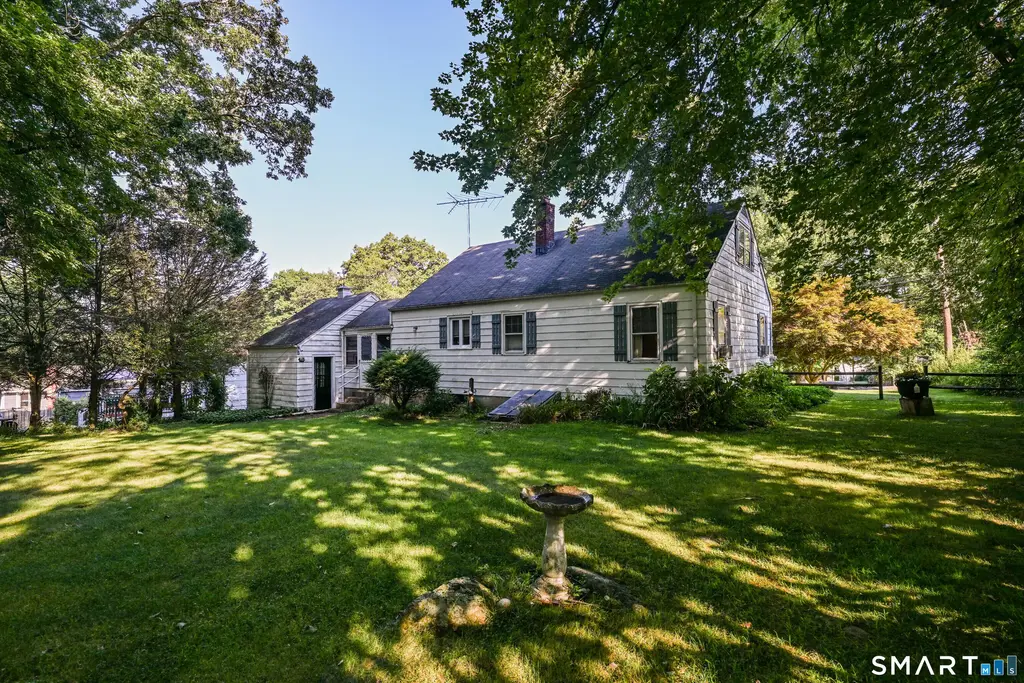 95 Lake Avenue, Trumbull