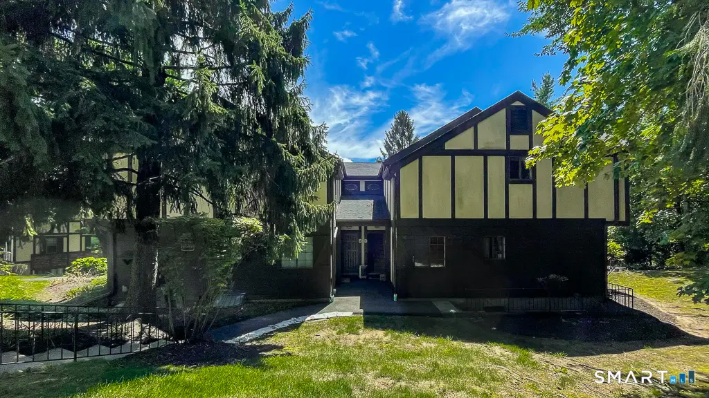 5 Falmouth Court 5, Brookfield