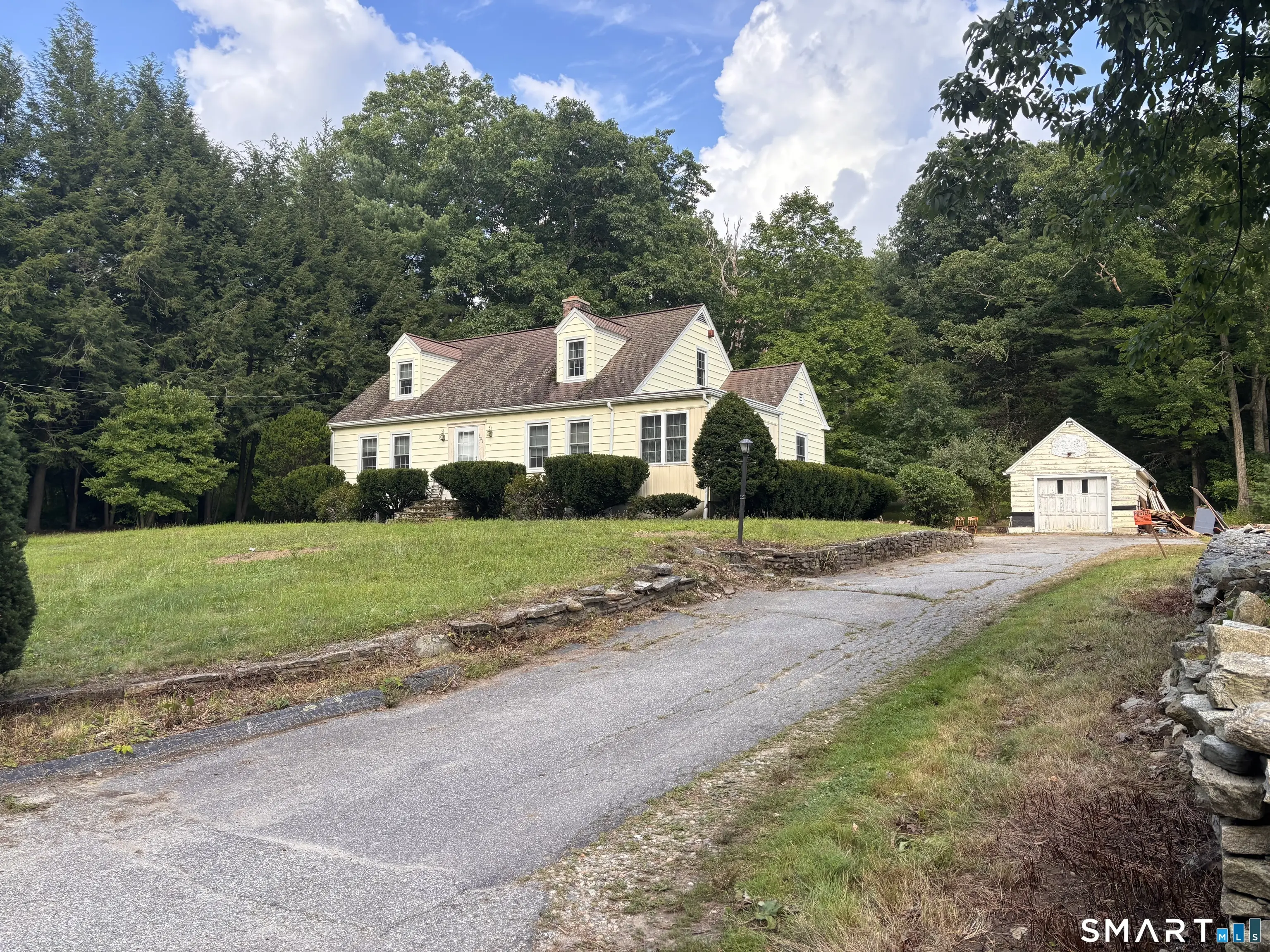 303 Riverside Drive, Thompson
