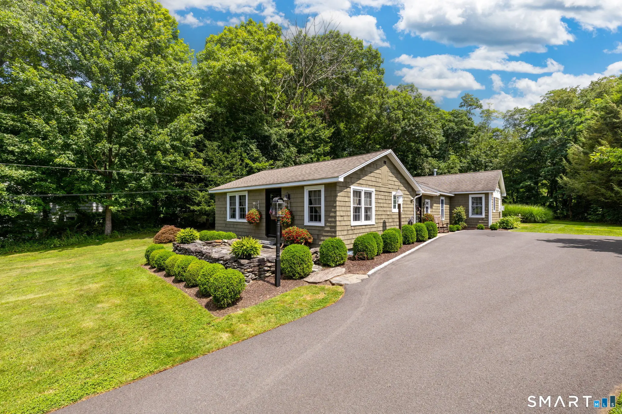 336 Maple Street, Litchfield