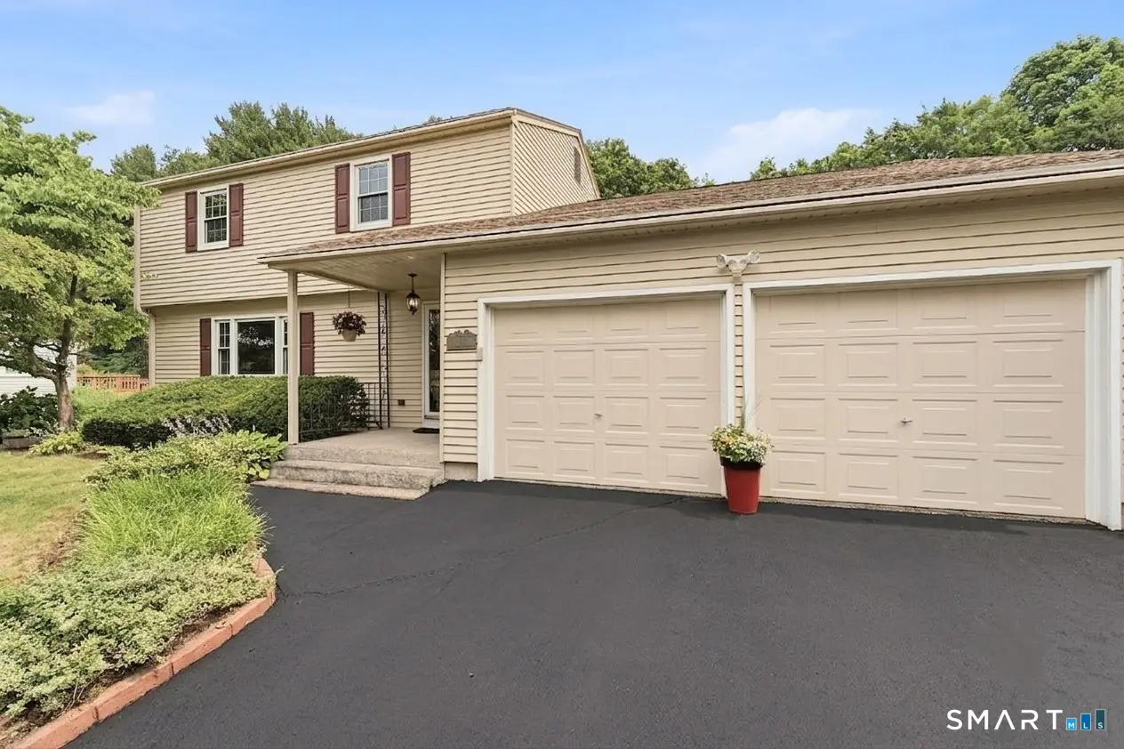 75 Grissom Road, Manchester