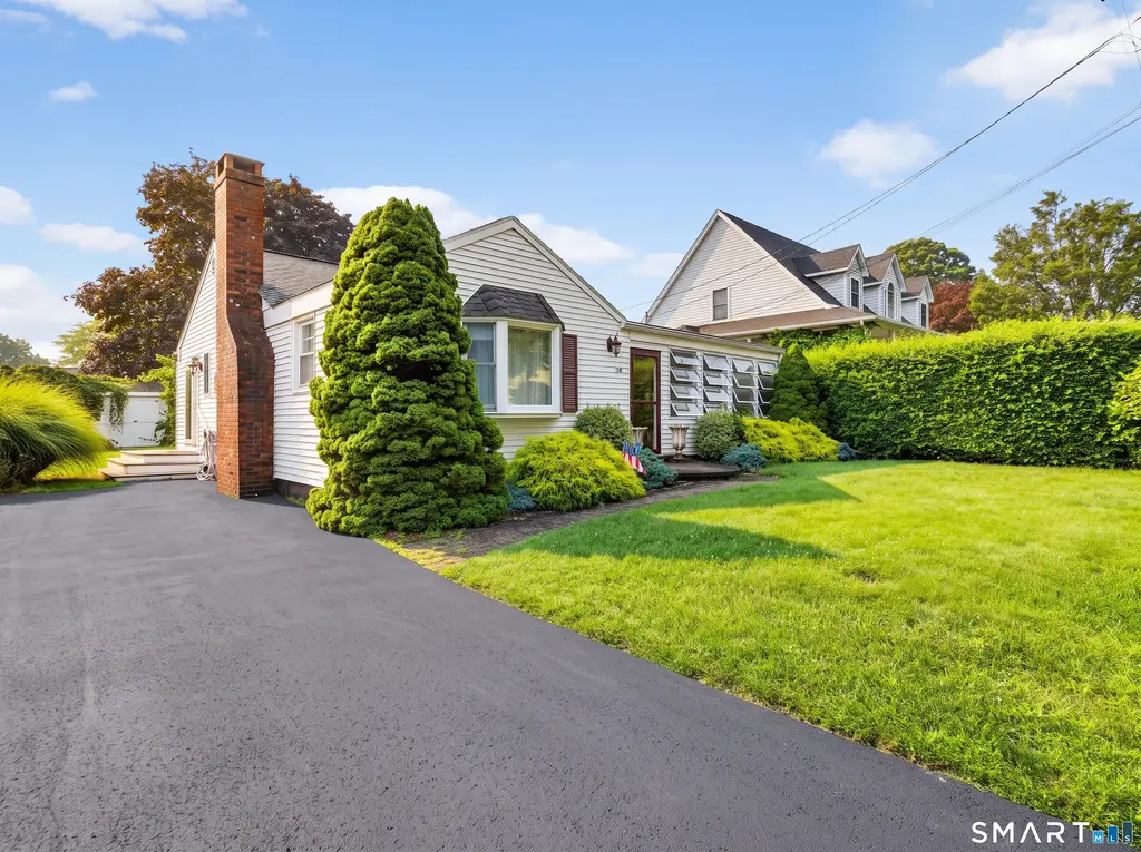 28 Whitecap Road, East Lyme