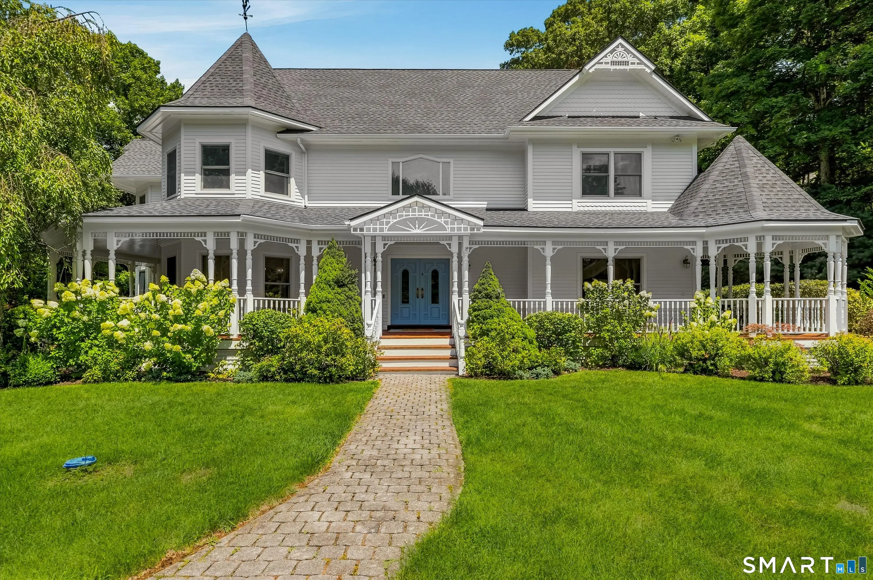 12 Singing Oaks Drive, Weston