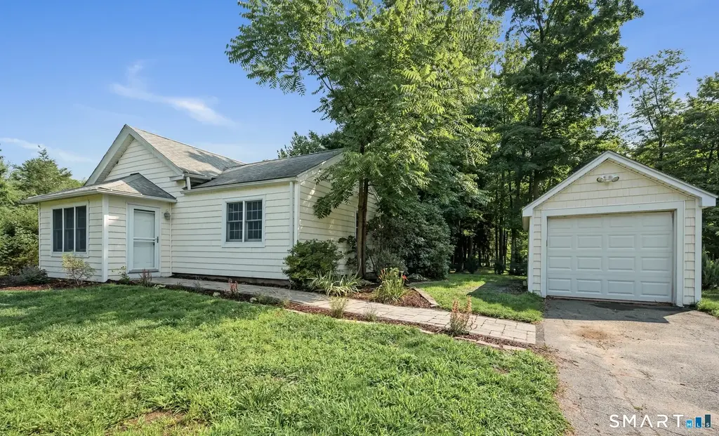 2044 Manchester Road, Glastonbury