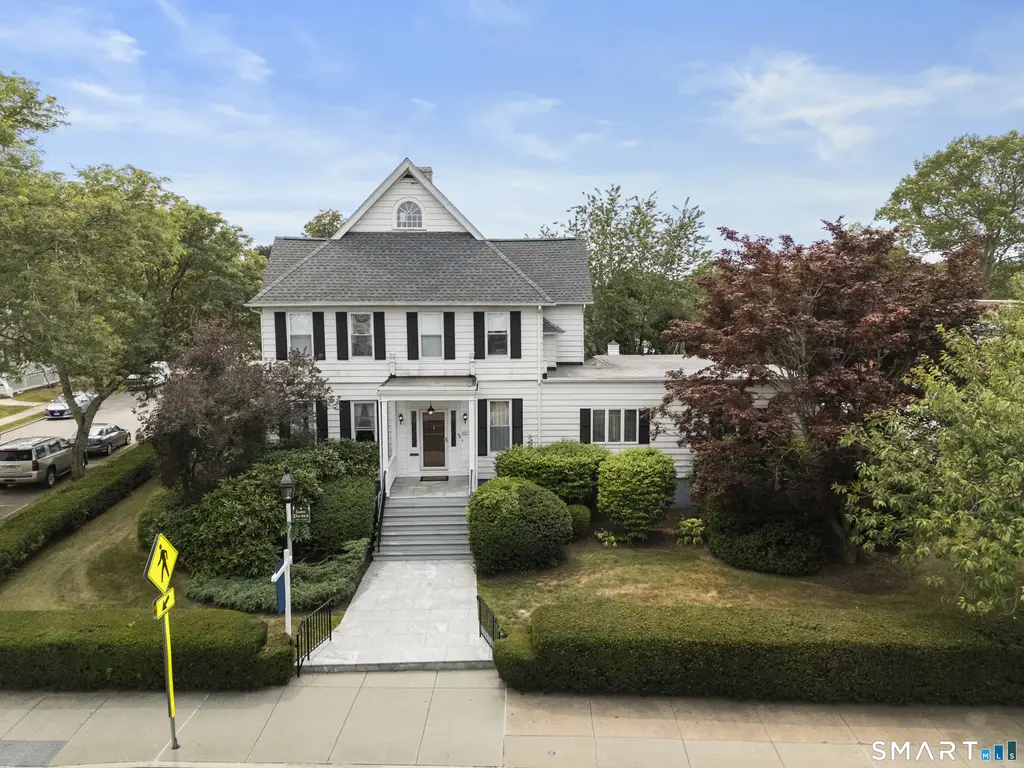 32 East Main Street, Stonington