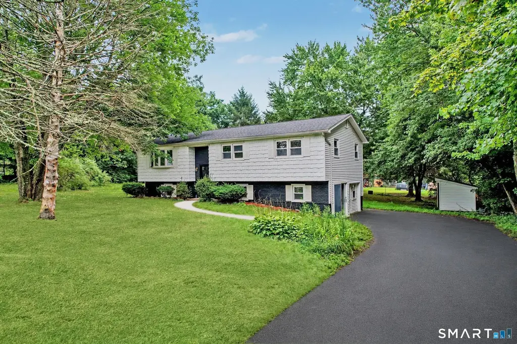 1 Winfield Avenue, Wolcott
