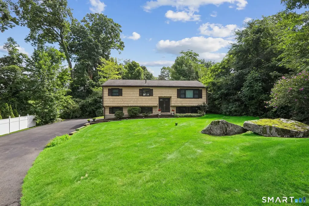 14 Clark Road, New Fairfield