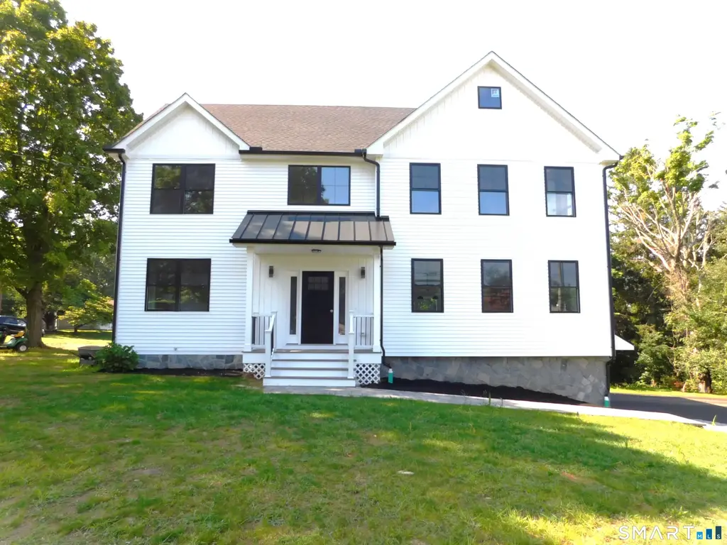 60 Mohegan Road, Shelton
