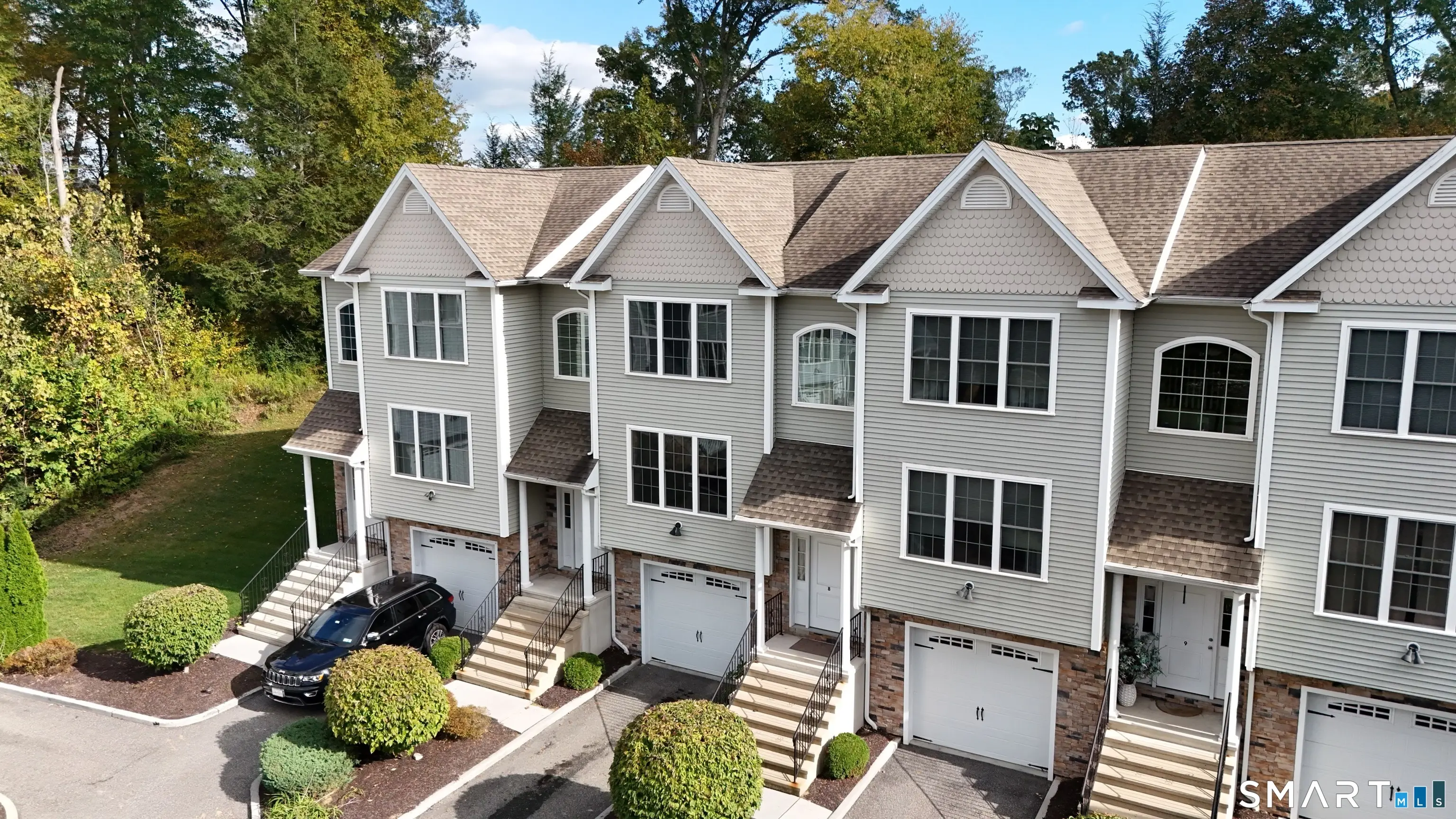 23 Oak Branch Drive 23, Brookfield