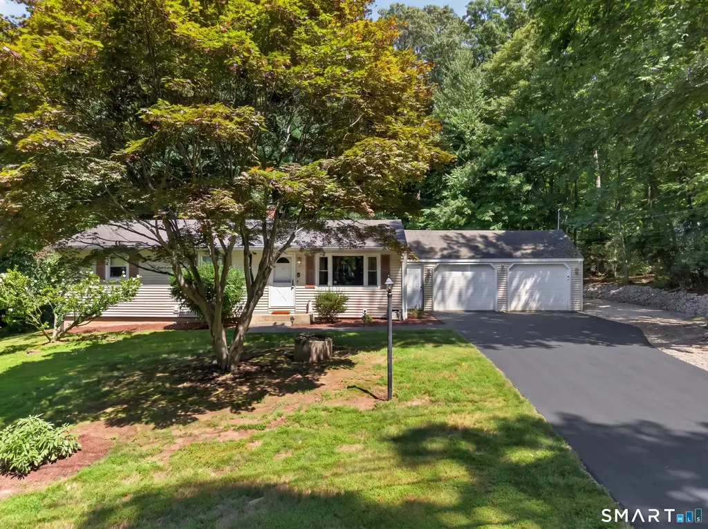 10 Ancient Highway, East Lyme