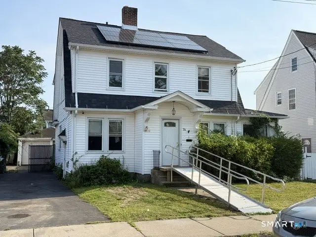 76 Waverly Place, Bridgeport