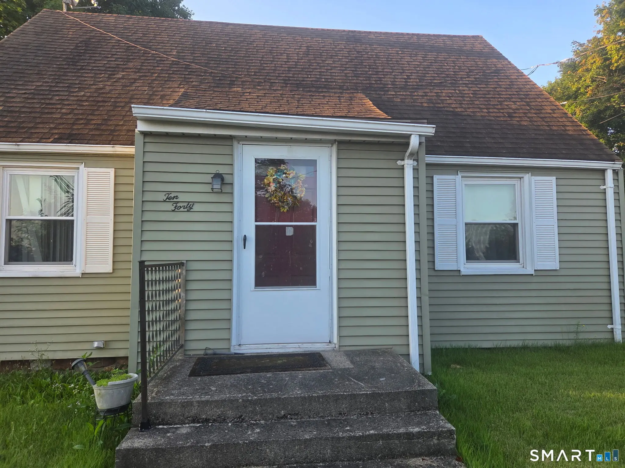 1040 Farmington Avenue, Bristol