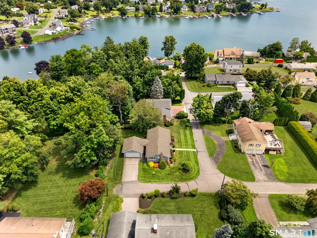 78 Arrowhead Road, Brookfield