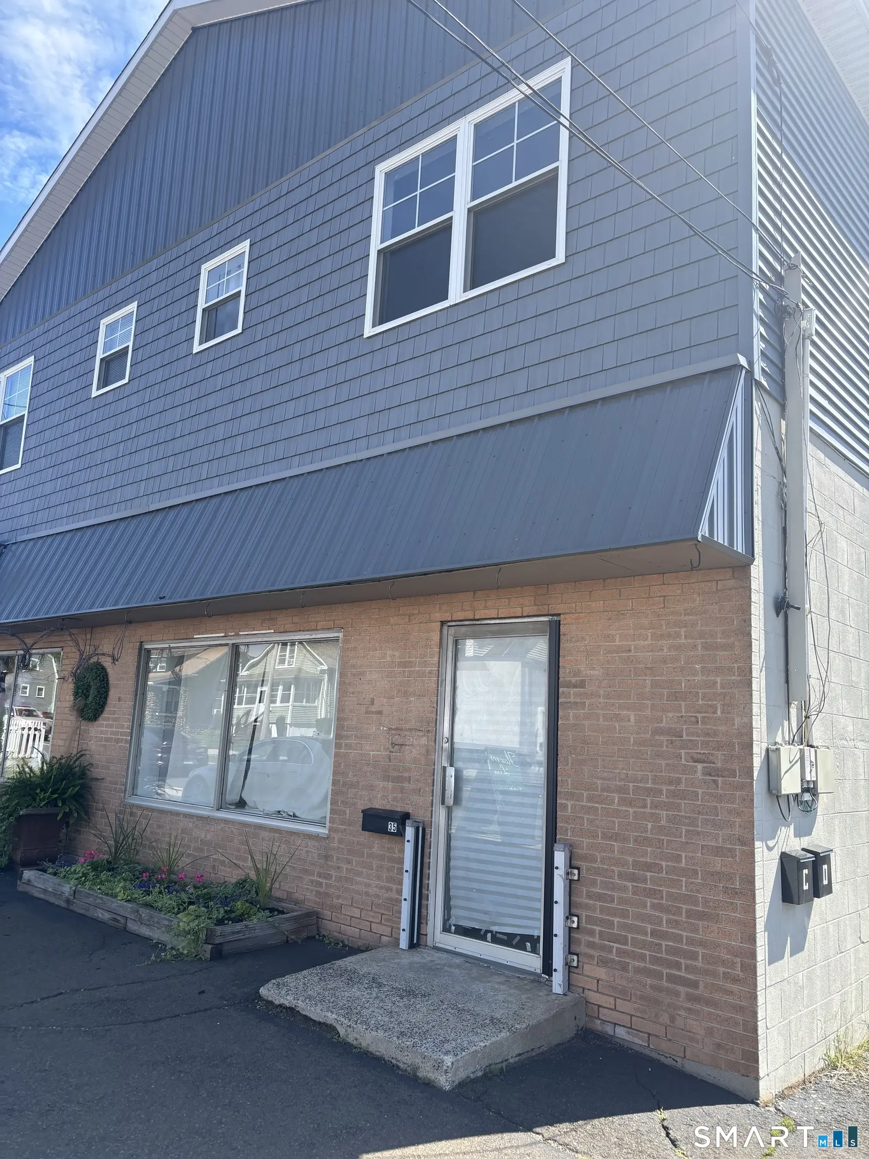 35 Hemingway Avenue, East Haven