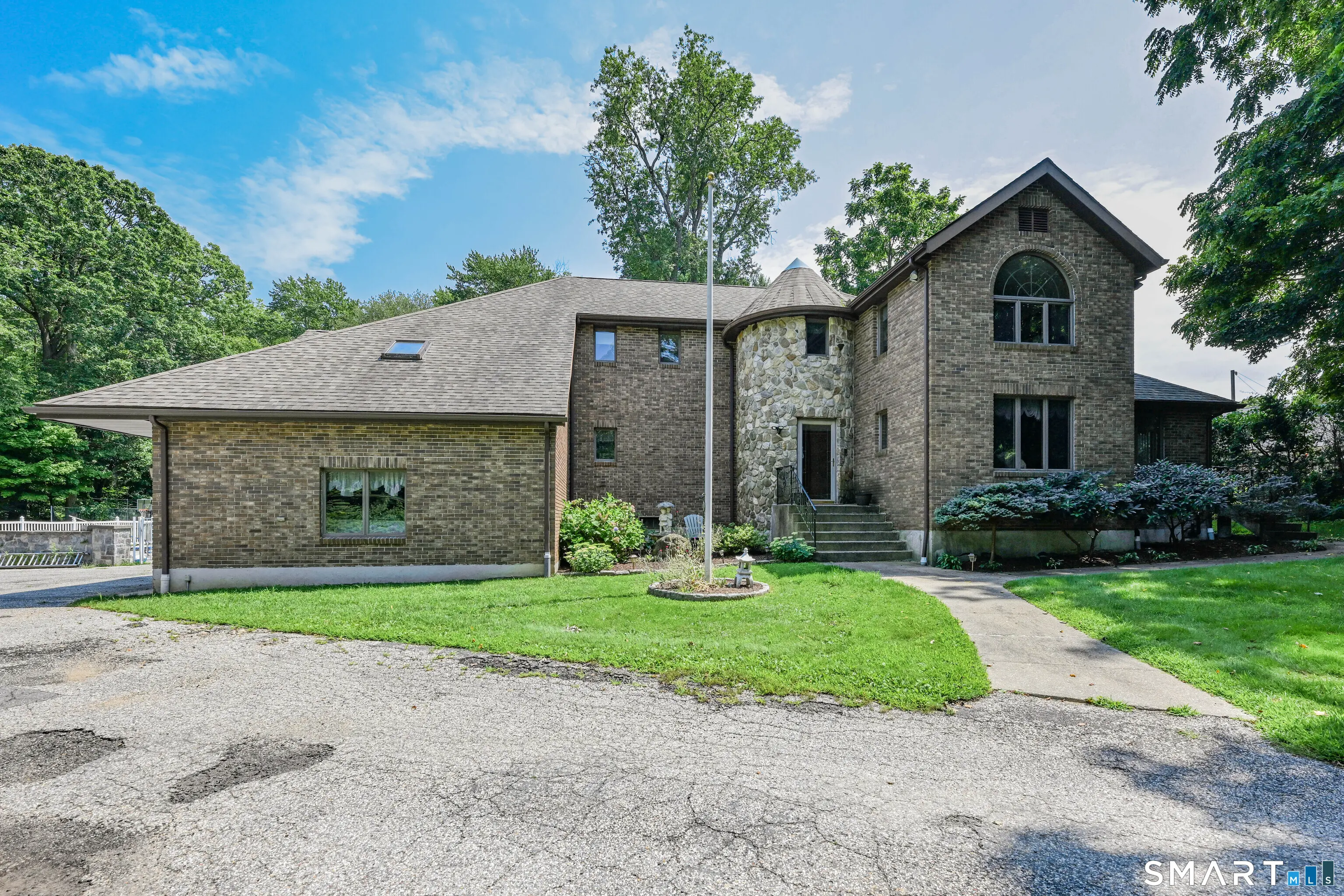 555 Davis Street, Watertown