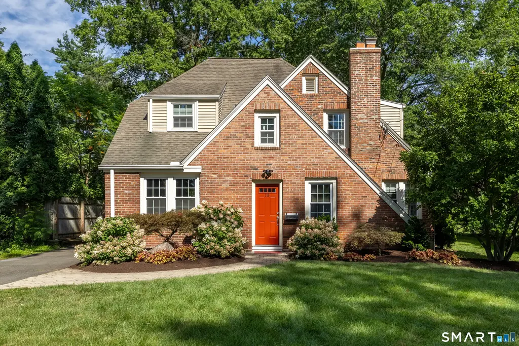 110 Foxcroft Road, West Hartford
