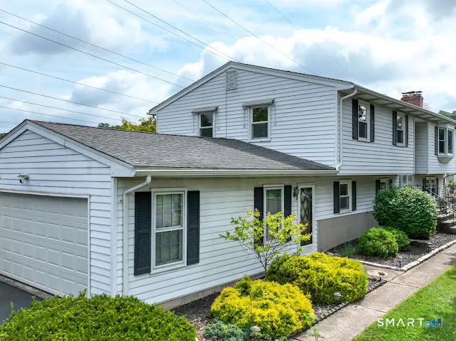 27 Hummingbird Drive, Berlin