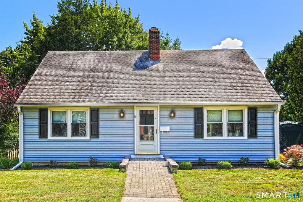 4 Pine Place, Clinton