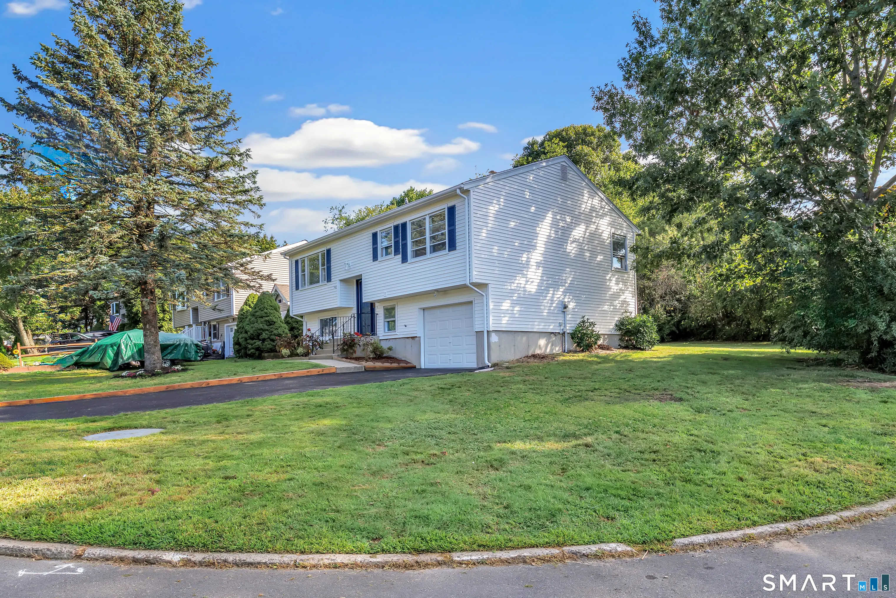 77 Meadow Lark Road, Naugatuck