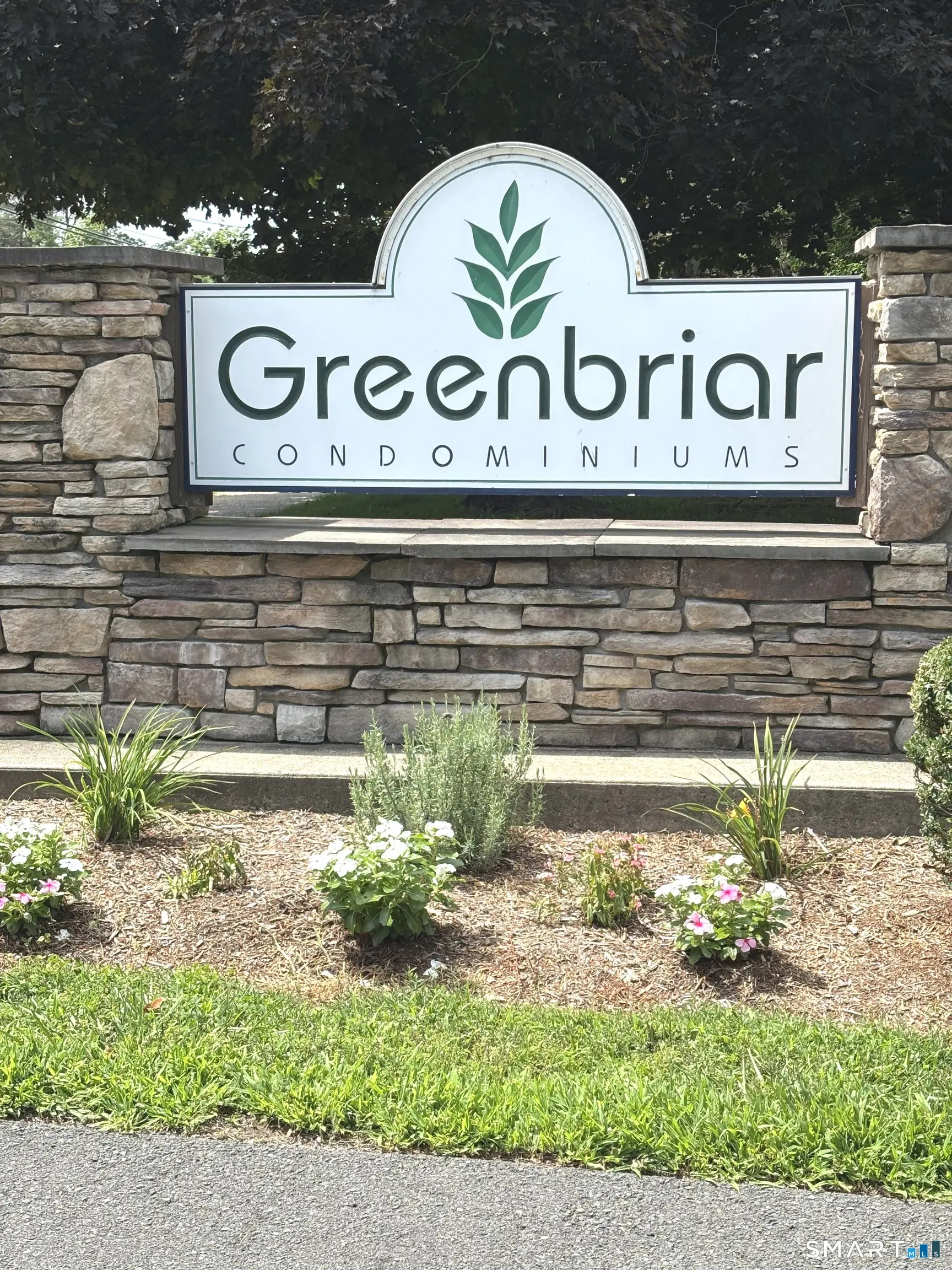 19 Greenbriar Drive, Farmington