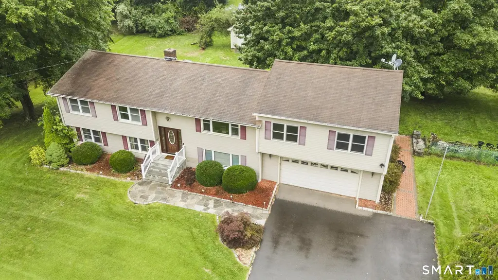 6 Ruta Drive, North Branford