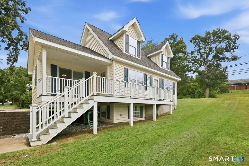 28 Tennyson Road, East Hampton
