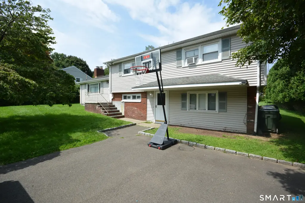 90 Colonese Road, Fairfield