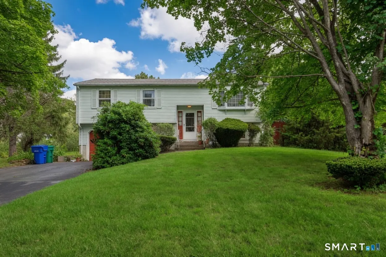 6 Tiffany Lane, Bloomfield