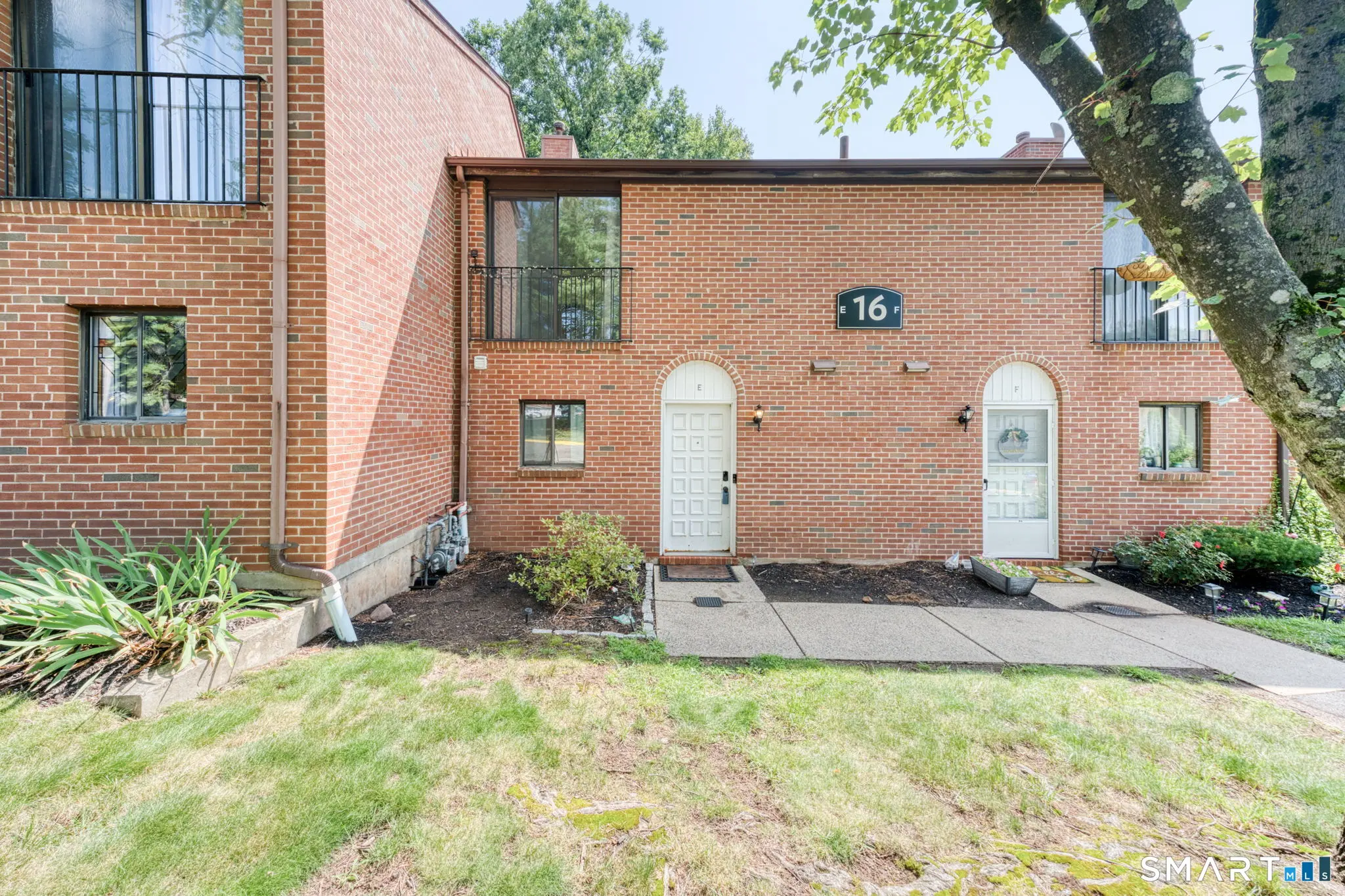 16 Darling Street E, Southington