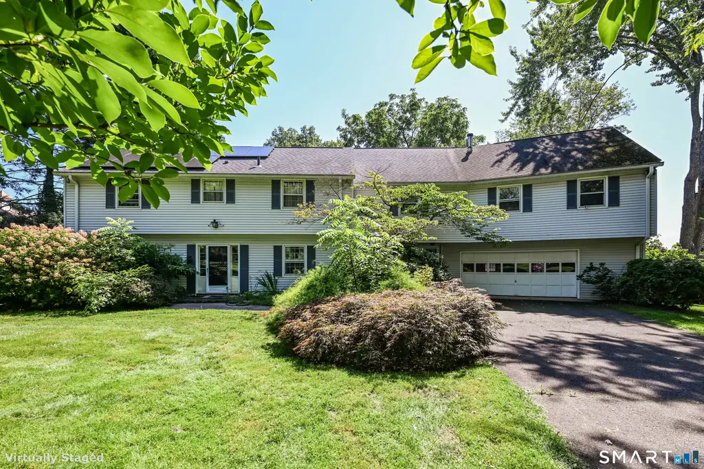 20 Chimney Hill Road, Middletown