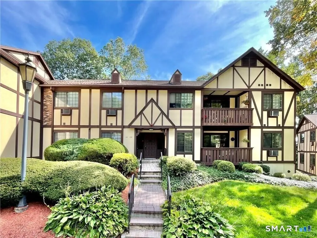 125 Warner Hill Road 128, Stratford