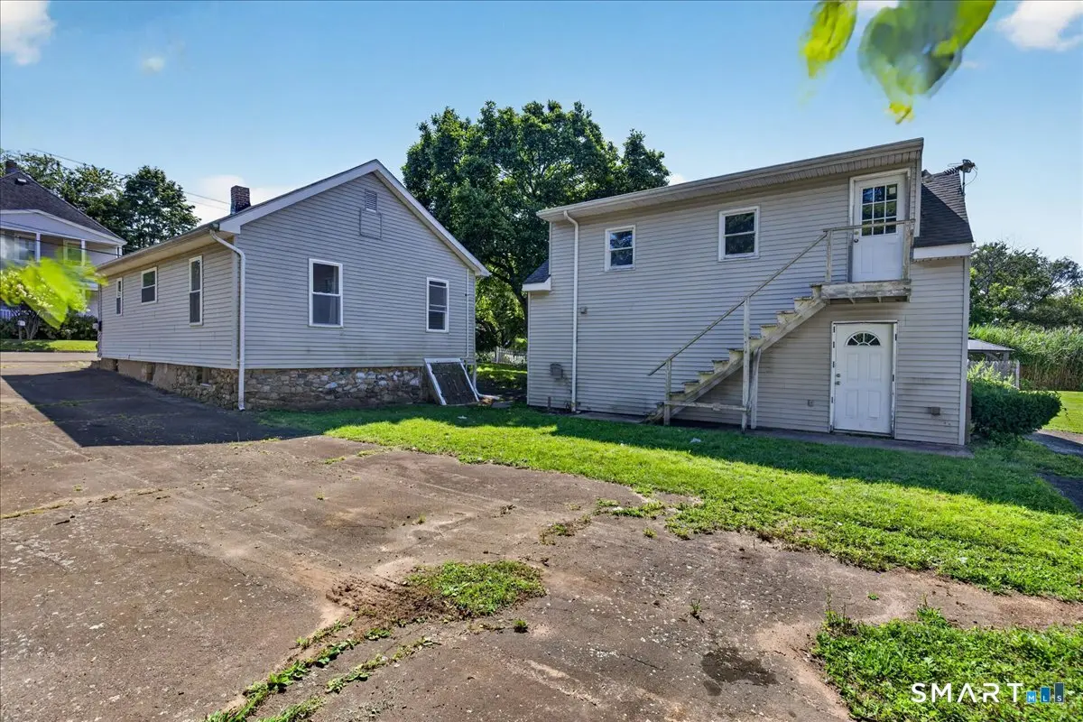 21 Edgemere Road, East Haven