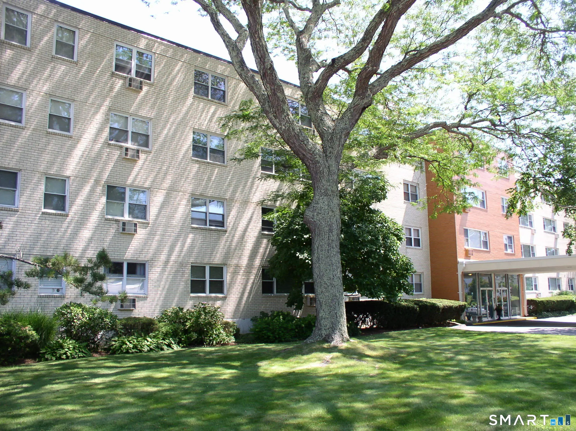 292 Pequot Avenue 4e, New London