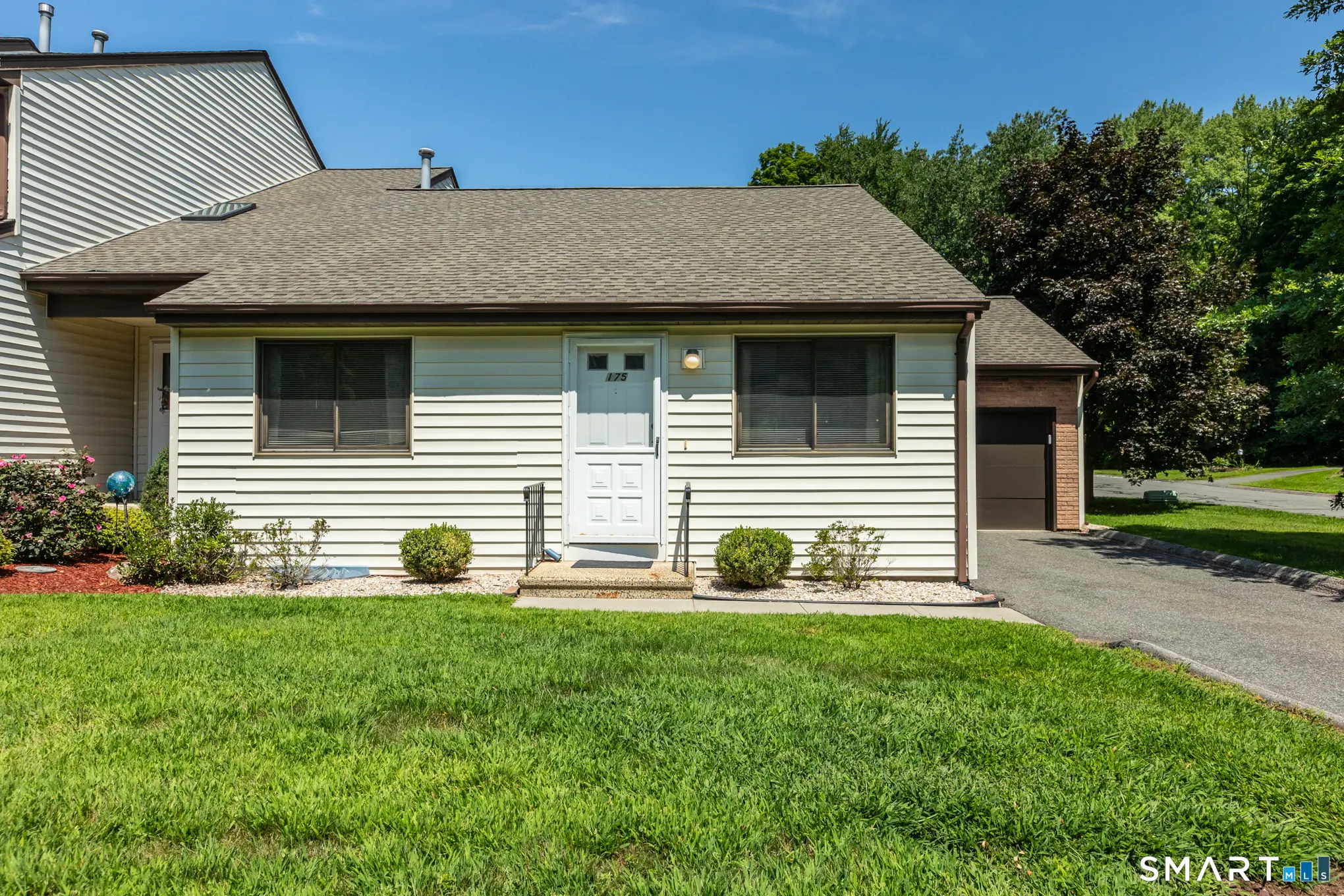 17 Oak Forest Drive 5, Manchester