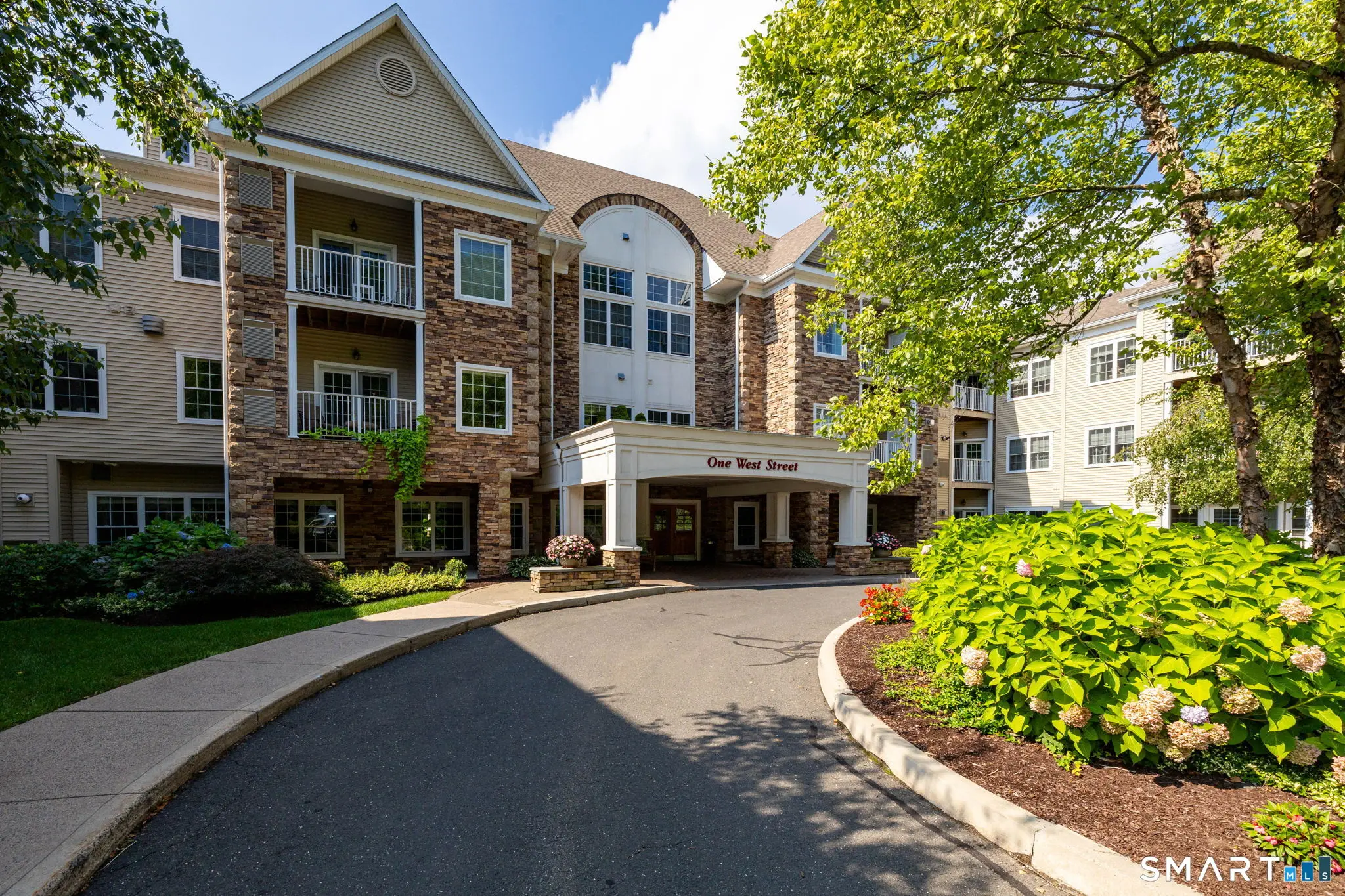 1 West Street 215, Simsbury