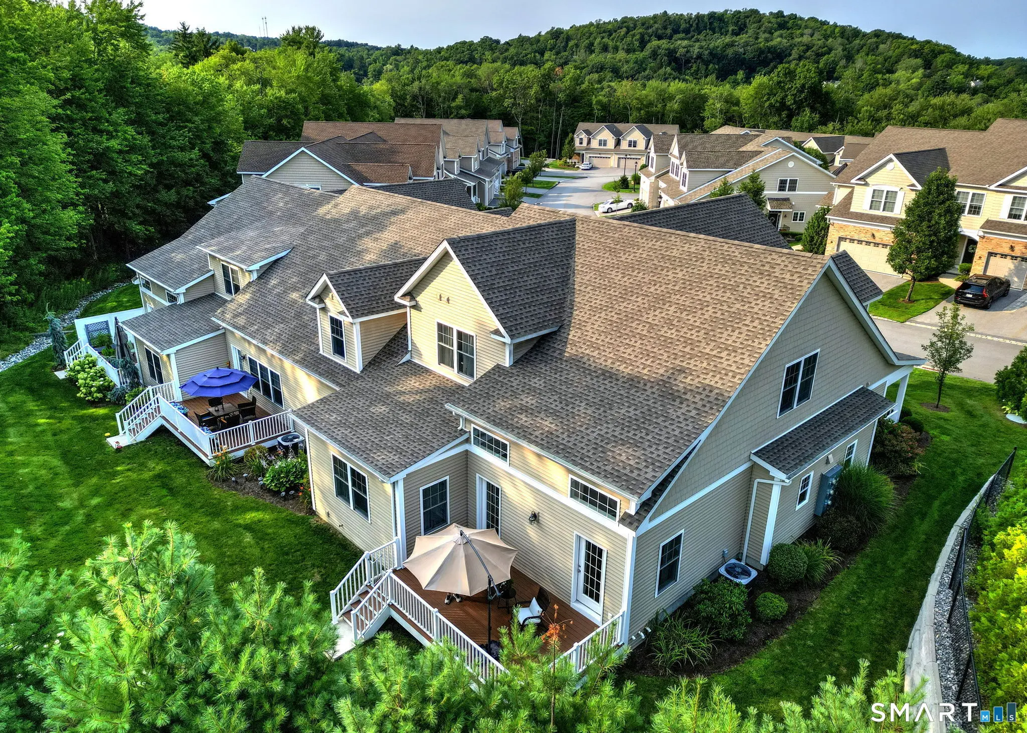 351 Hunter Drive 351, Litchfield
