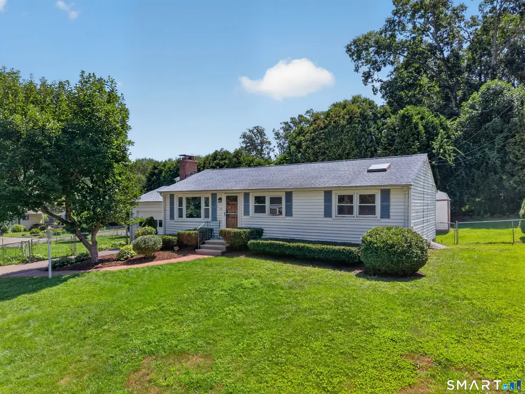 17 Sycamore Road, East Lyme